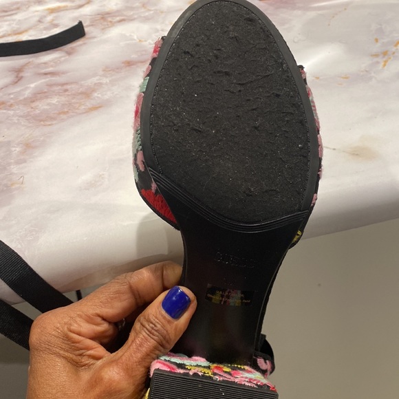 - Guess low heel floral embroidered shoes with ankle ties. SZ 9 - Picture 5 of 6